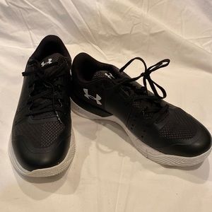 LIKE NEW! Underarmour tennis shoes